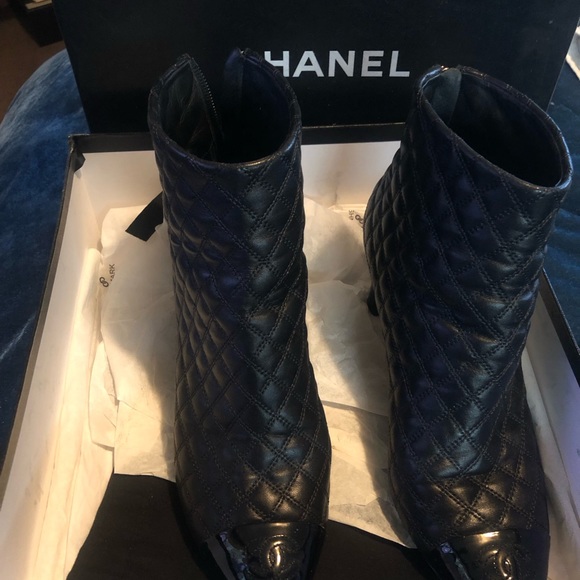 AUTHENTIC CHANEL Woman’s boots. - Picture 4 of 7